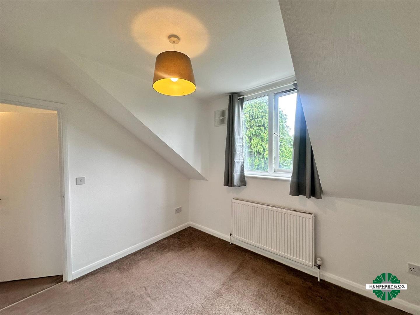Flat Connaught Road in Greater London