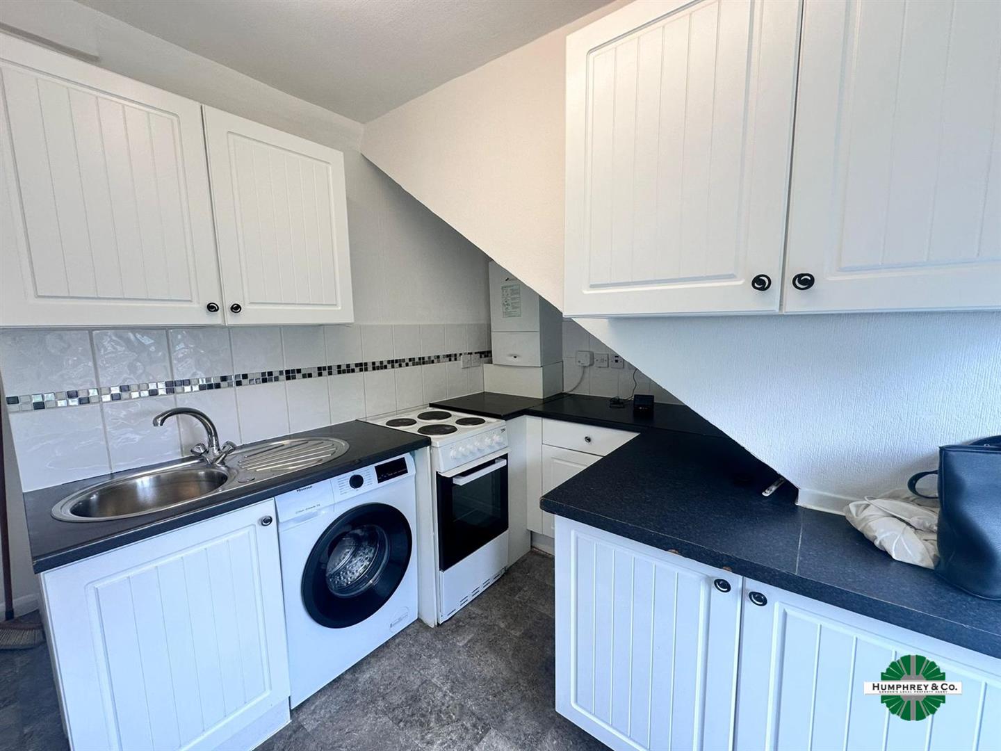 Flat Connaught Road in Greater London