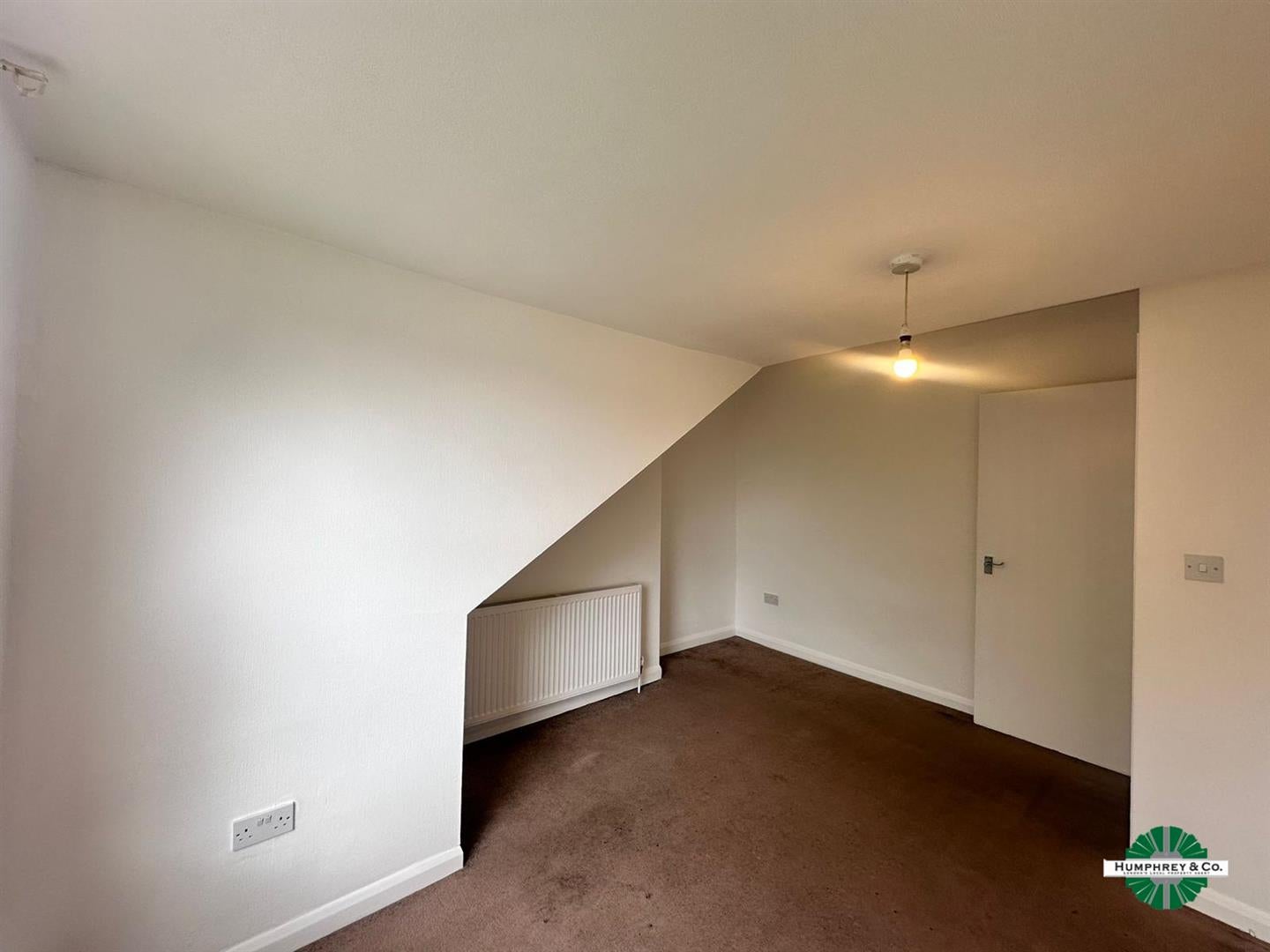 Flat Connaught Road in Greater London