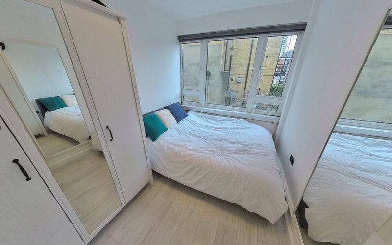 Room Shuttleworth Road in Greater London