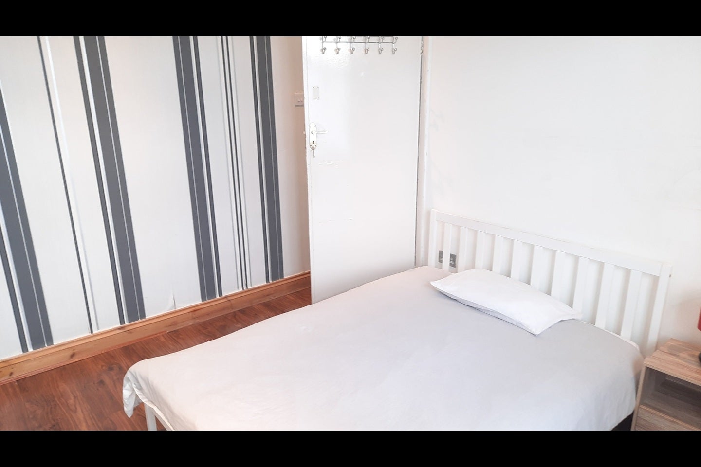 Room Wadeville Avenue in Greater London