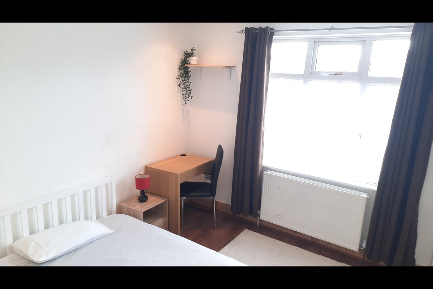 Room Wadeville Avenue in Greater London