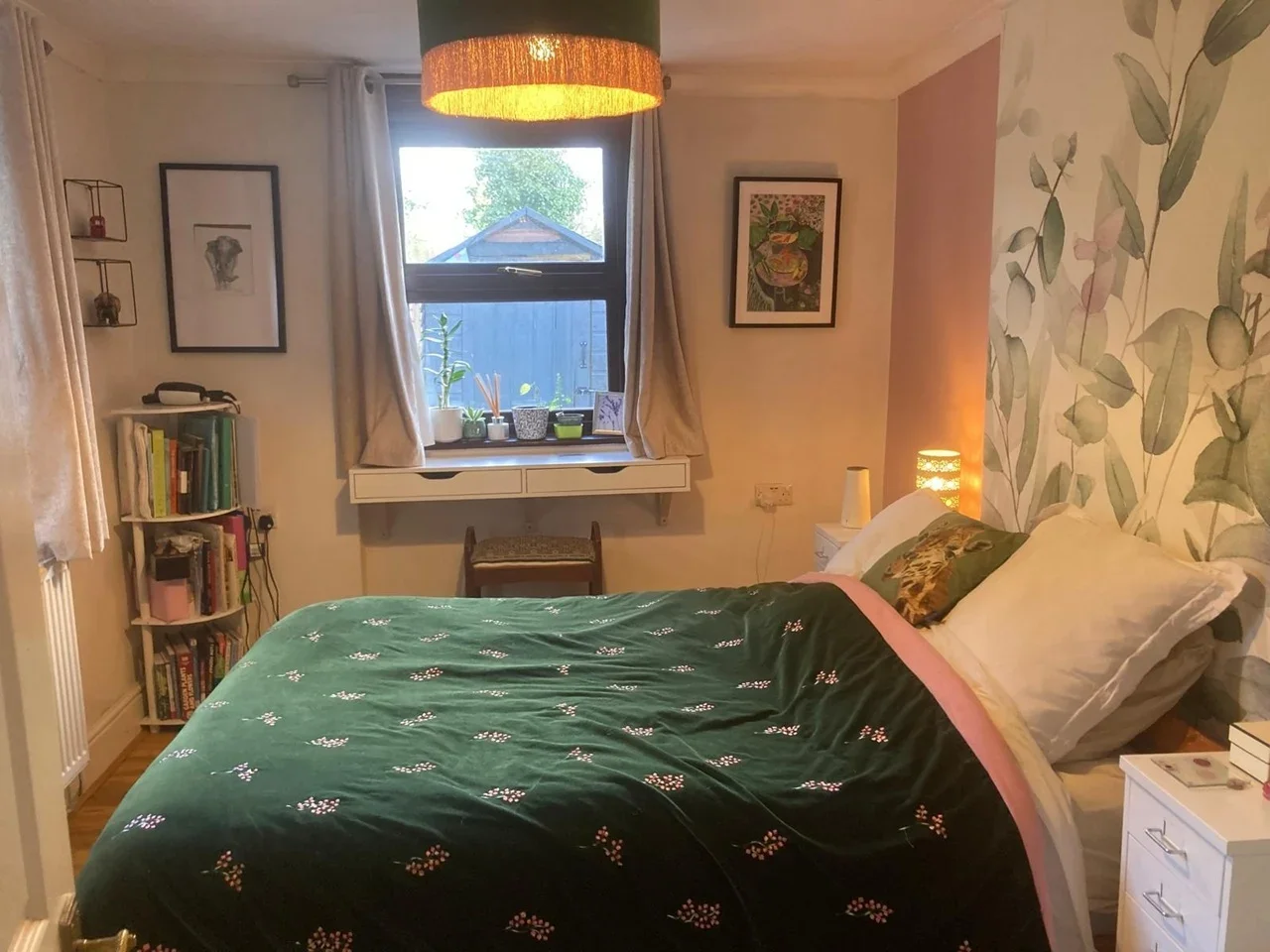 Flat Kinver Road in Greater London