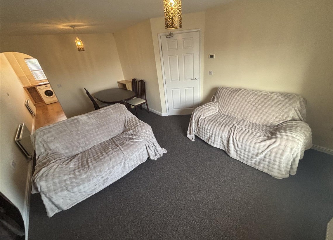 Flat Duckham Court in Coventry
