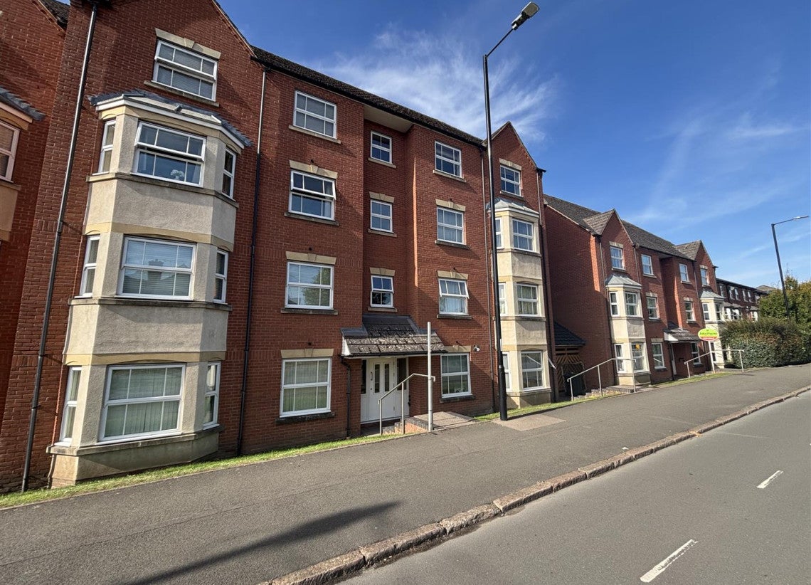 Flat Duckham Court in Coventry
