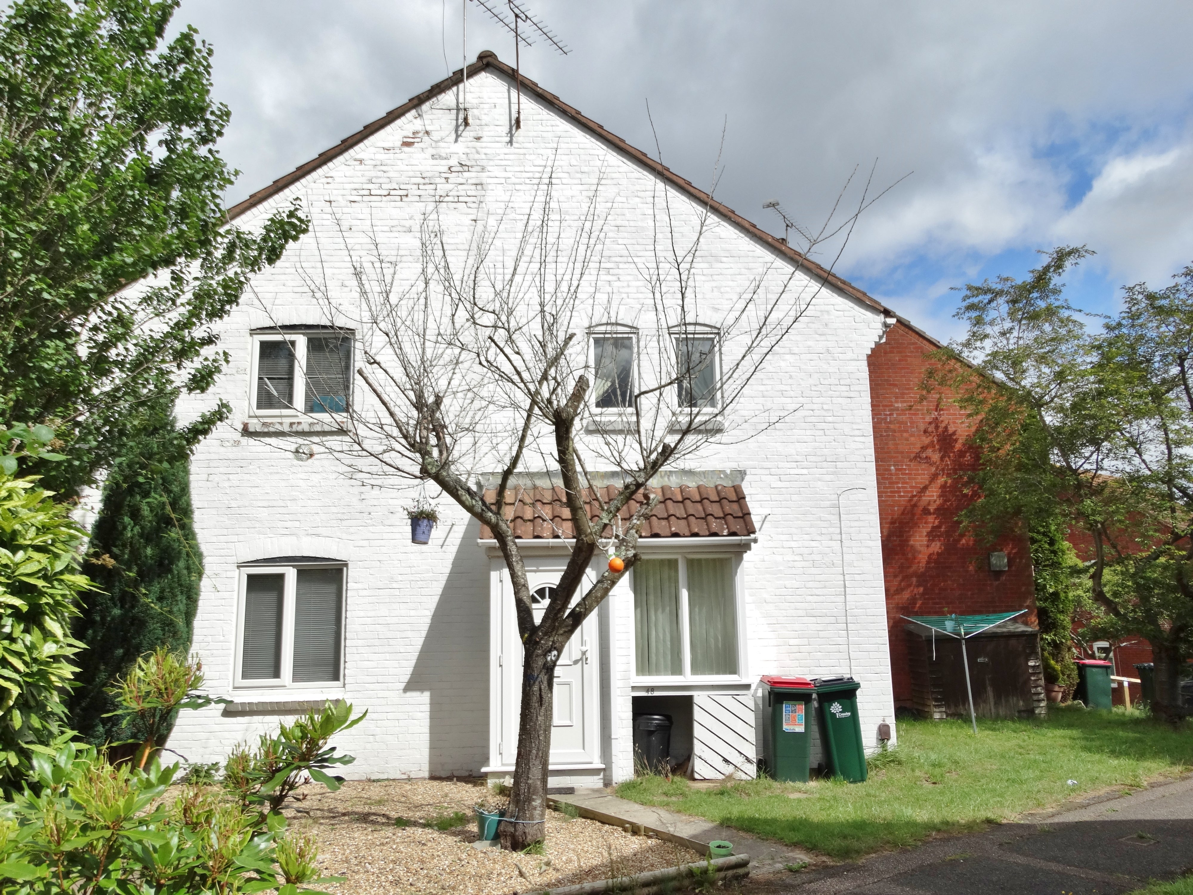 House Oakapple Close in Crawley