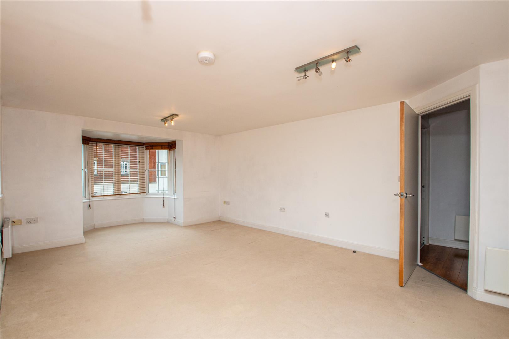 Flat Harlow Crescent in Shenley Church End