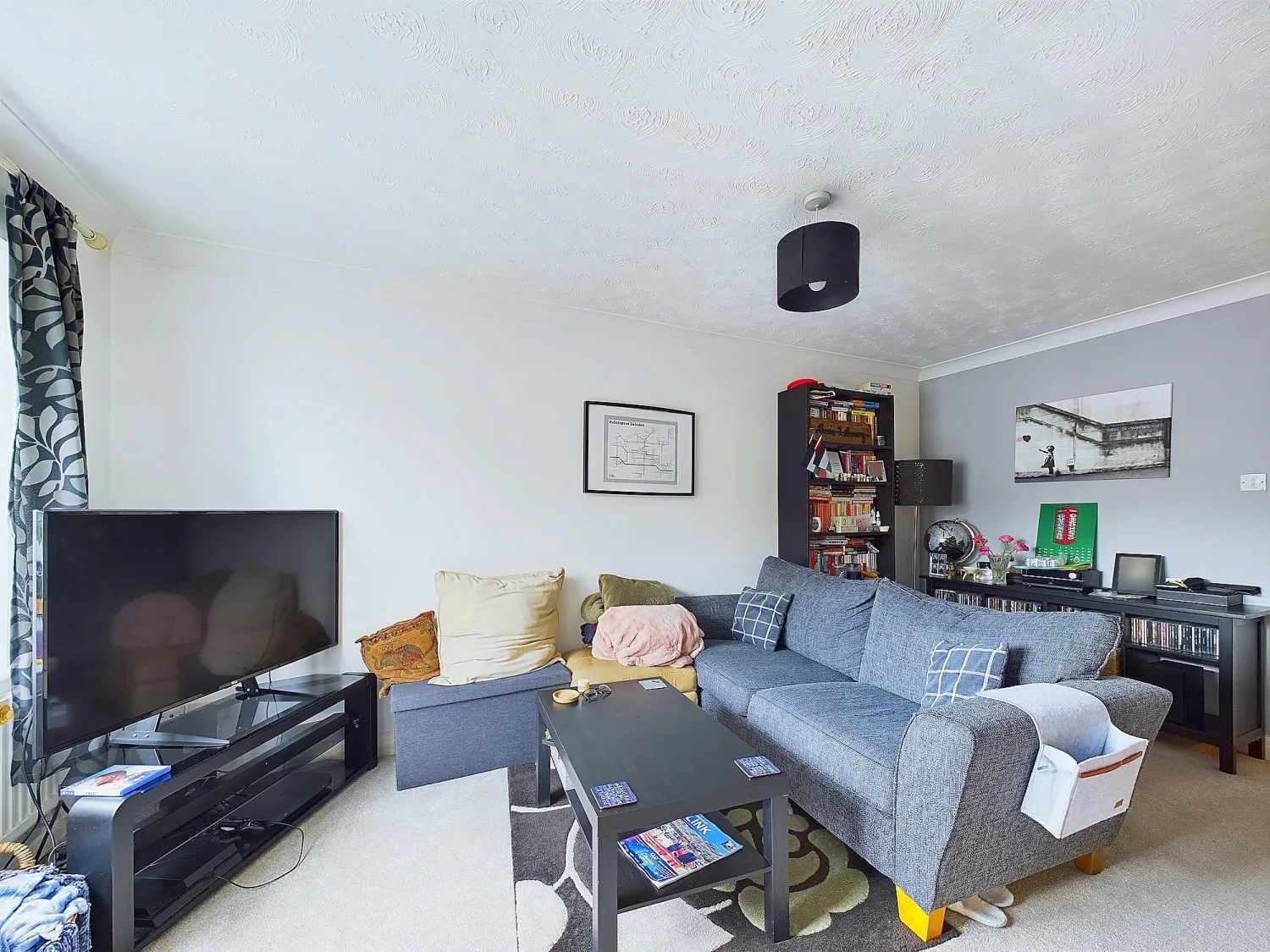 House Dunsford Close in Swindon