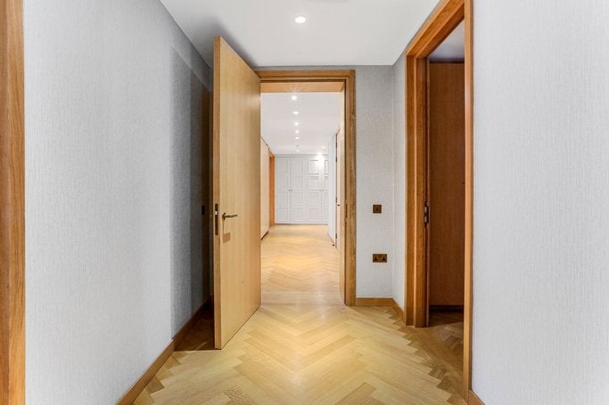 Flat Victoria Road in Greater London