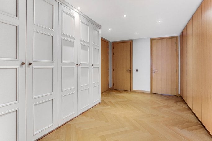 Flat Victoria Road in Greater London