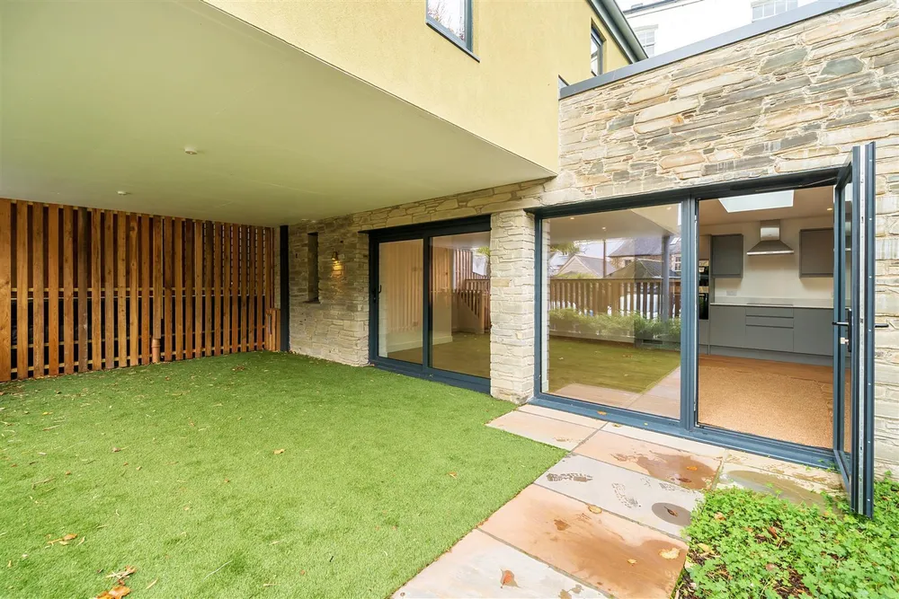 House Somerset Place in South Hams