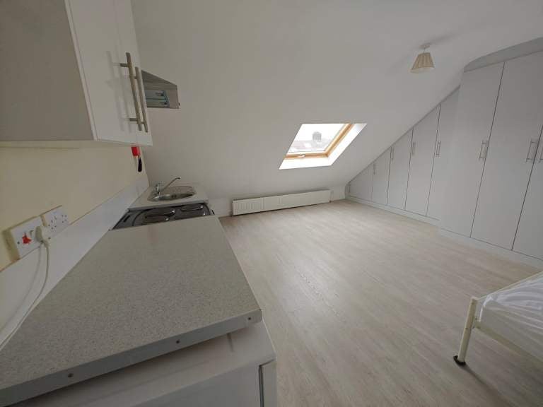 Room Park Road in Greater London