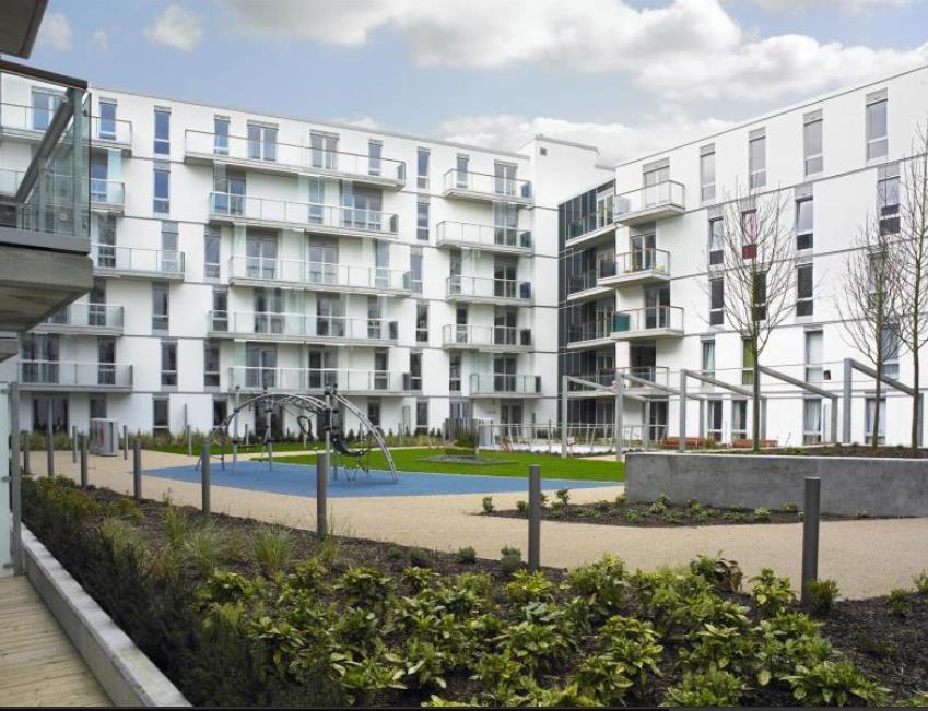 Flat Empire Way in Greater London