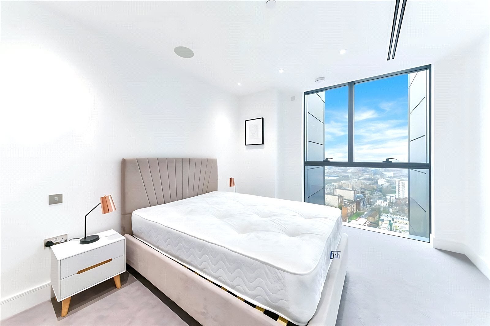 Flat Dingley Road in Greater London