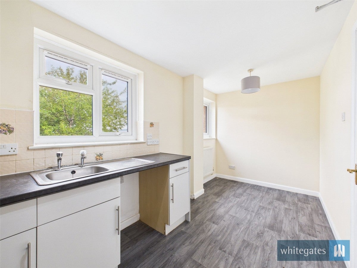 Flat Tyersal Lane in Bradford