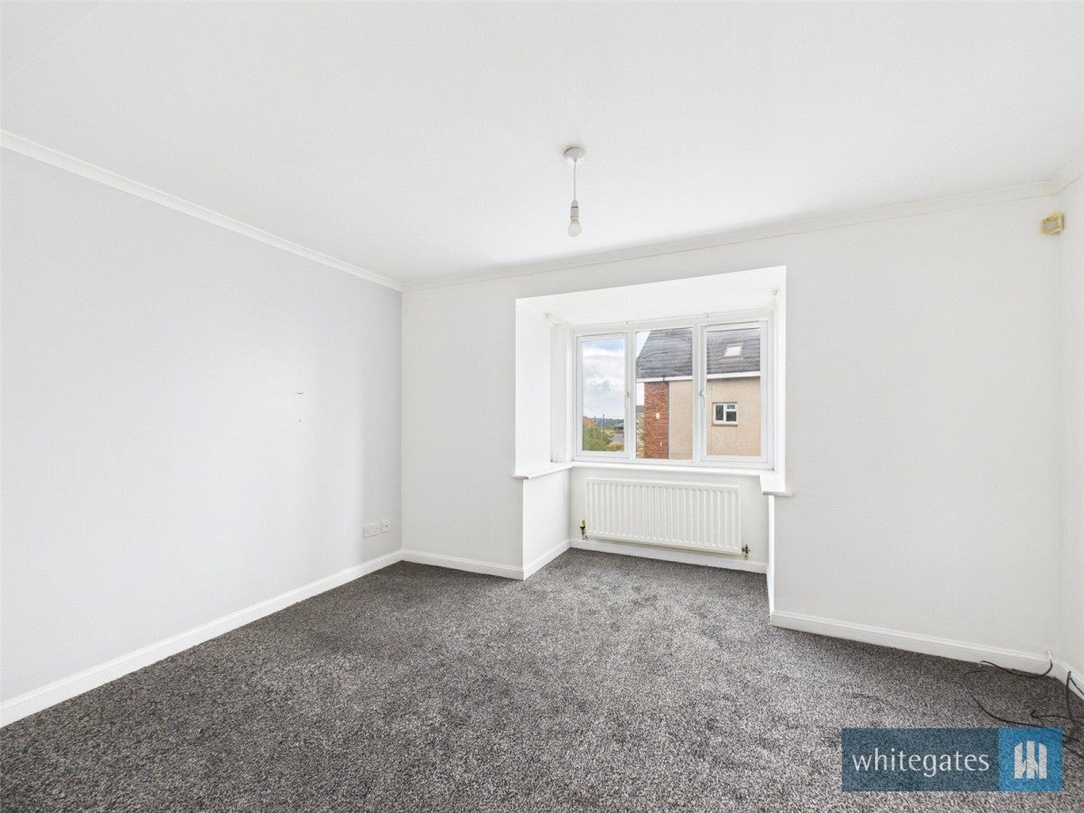 Flat Tyersal Lane in Bradford