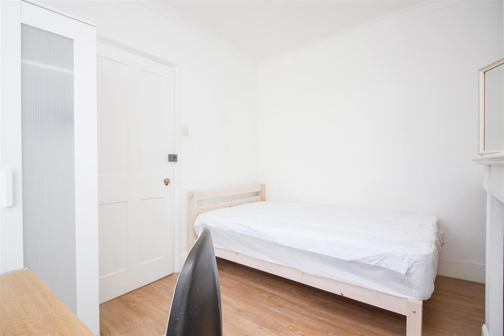 Flat Claremont Place in Canterbury
