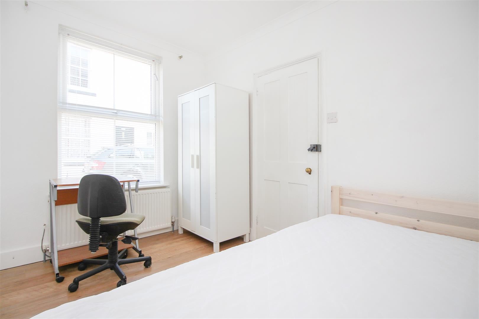 Flat Claremont Place in Canterbury