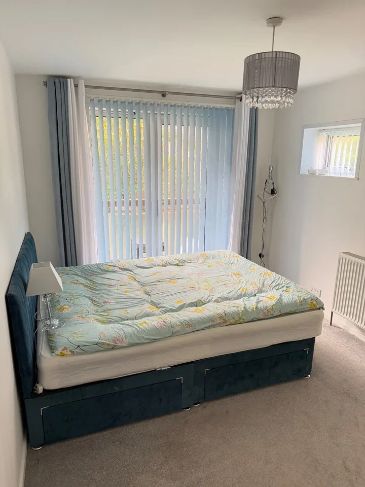 Room Abbotts Close in Greater London