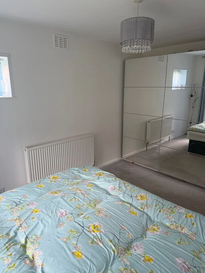 Room Abbotts Close in Greater London