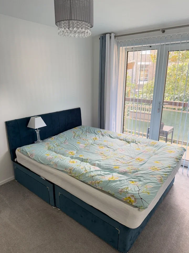 Room Abbotts Close in Greater London