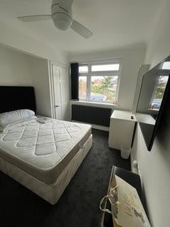 Room Kelso Gardens in Leeds