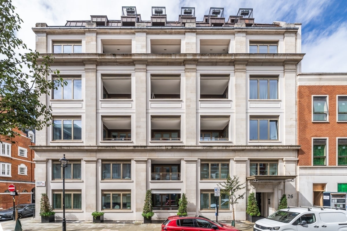 Flat Chapter Street in City of Westminster