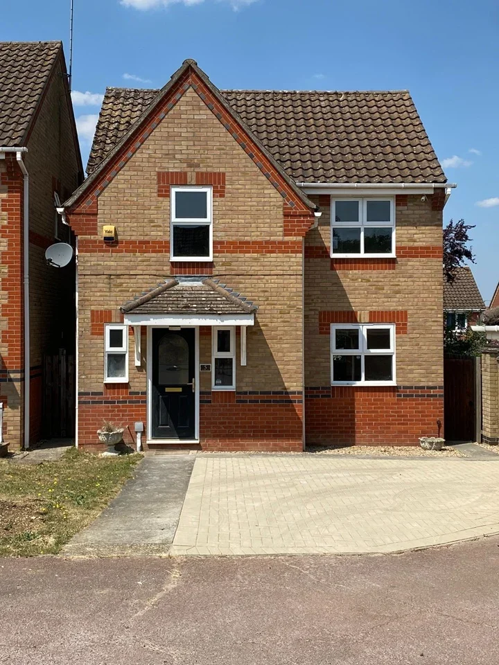 House Emsworth Close in West Suffolk