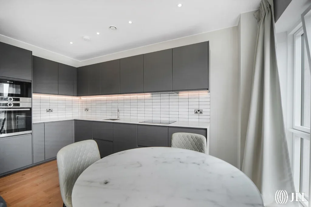 Flat Zinc Street in Greater London