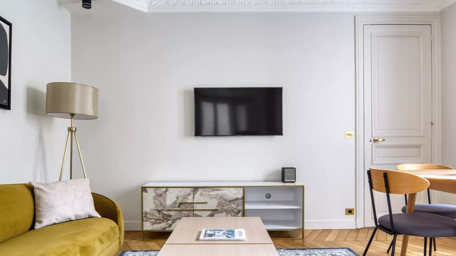 Flat Avenue de Wagram in Paris