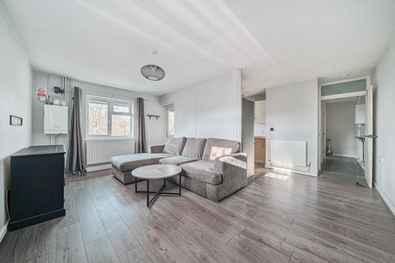 Flat Fieldway in Waverley