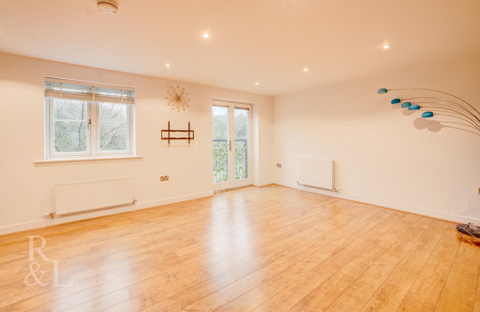 Flat Winifred Close in Nottingham