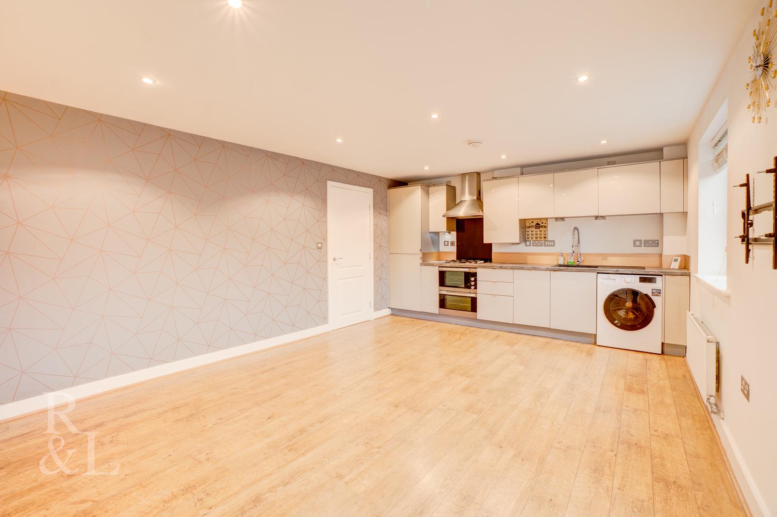 Flat Winifred Close in Nottingham