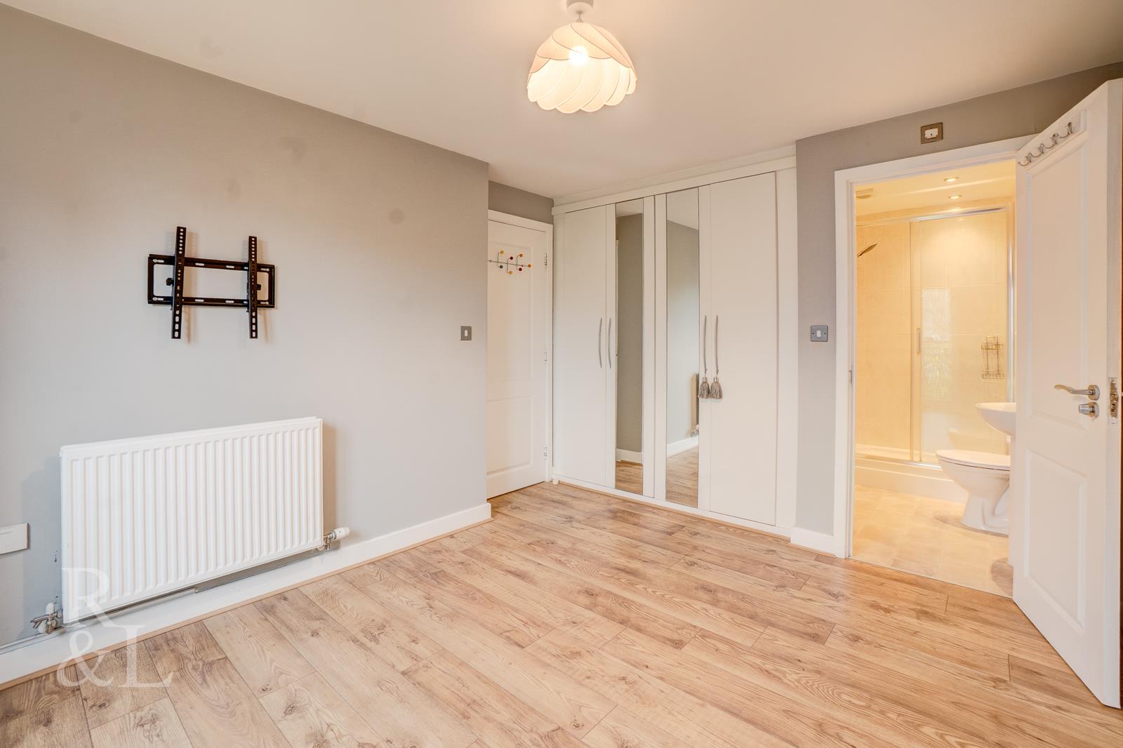 Flat Winifred Close in Nottingham