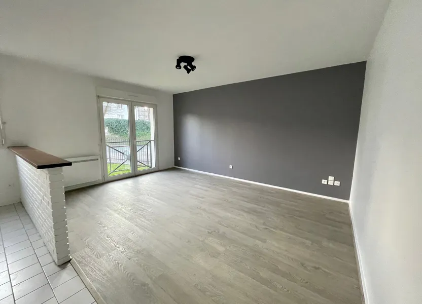 Flat Avenue du Professeur Émile Sergent in Épône