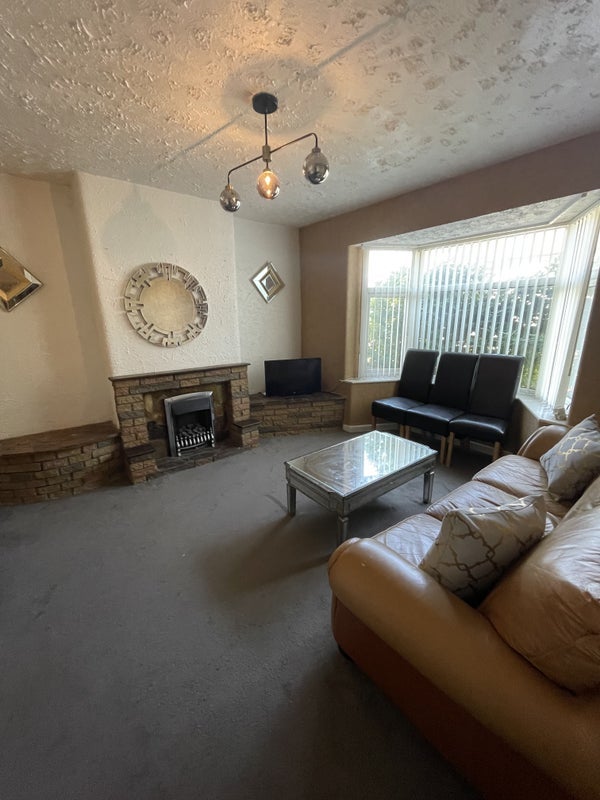 Room Barkway Road in Trafford