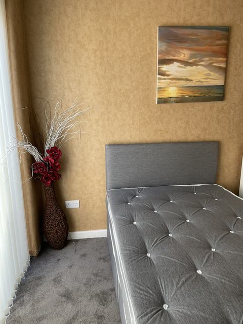 Room Barkway Road in Trafford