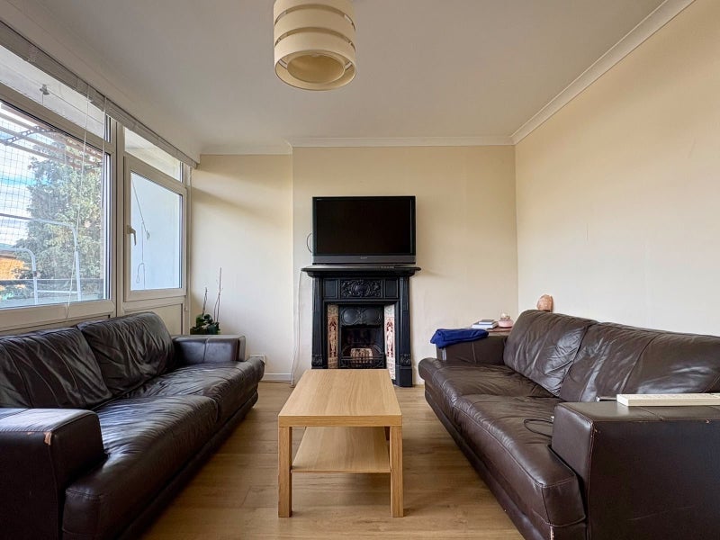 Room Gosset Street in Greater London