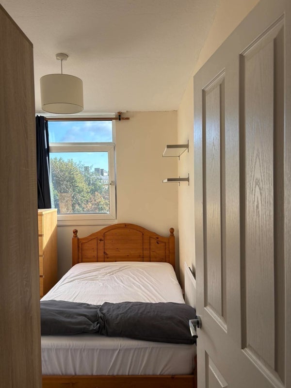Room Gosset Street in Greater London