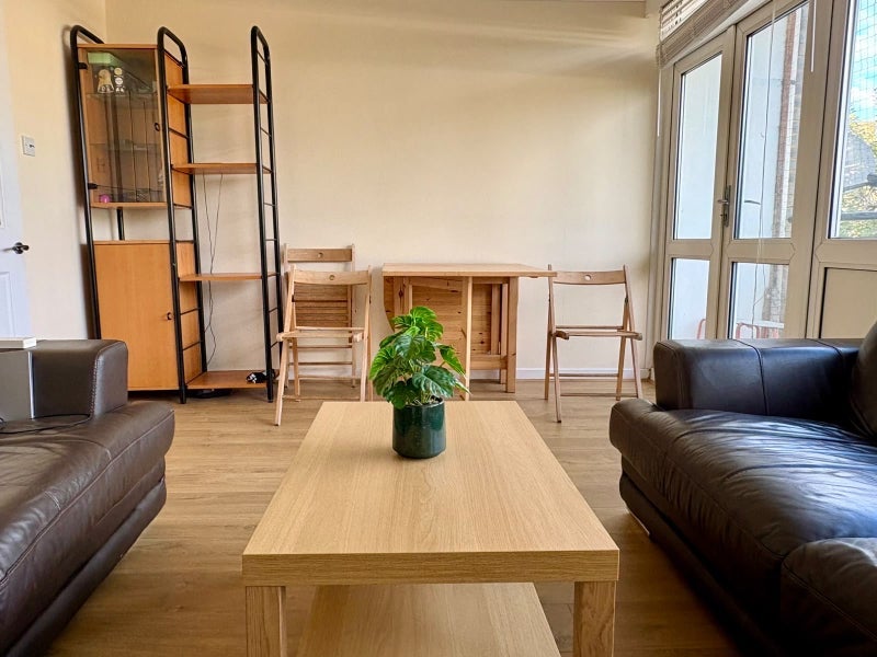 Room Gosset Street in Greater London