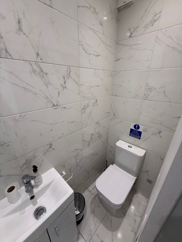 Room Elmshott Lane in Slough