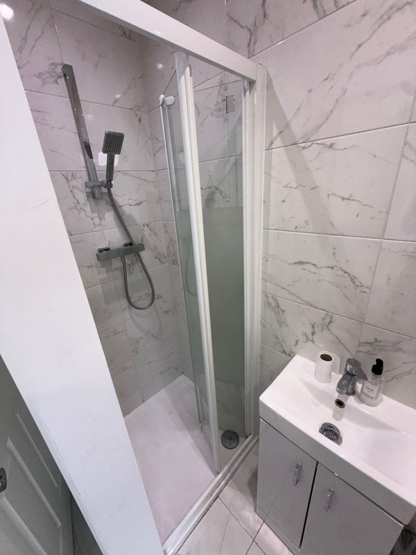 Room Elmshott Lane in Slough