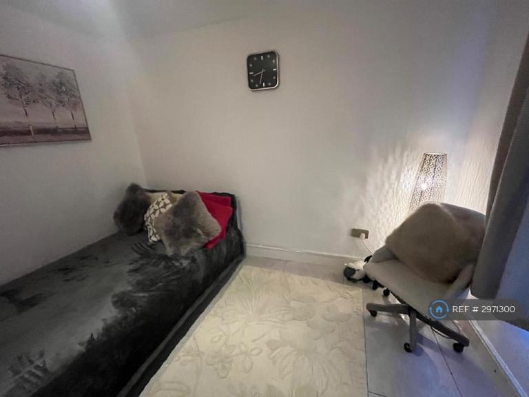 Room St. Agatha's Grove in Greater London