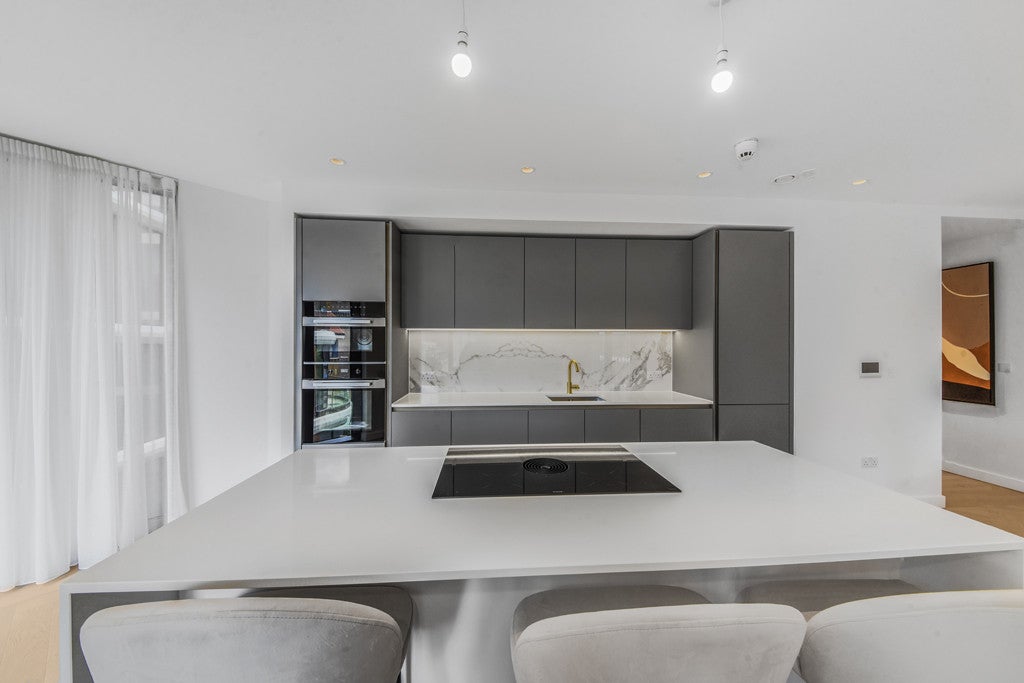 Flat Hatfields in Greater London
