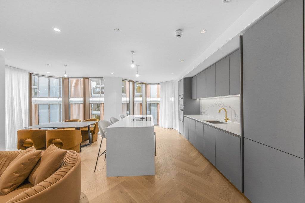 Flat Hatfields in Greater London
