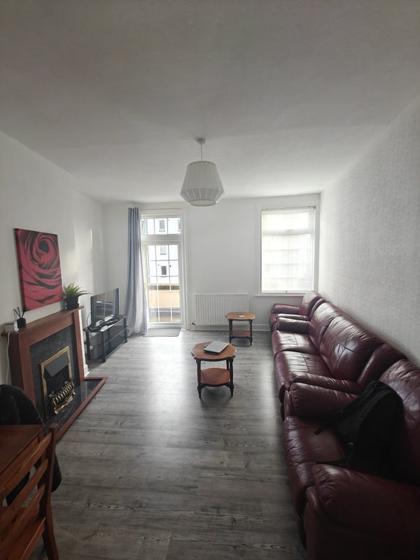 Flat Balgreen Road in City of Edinburgh