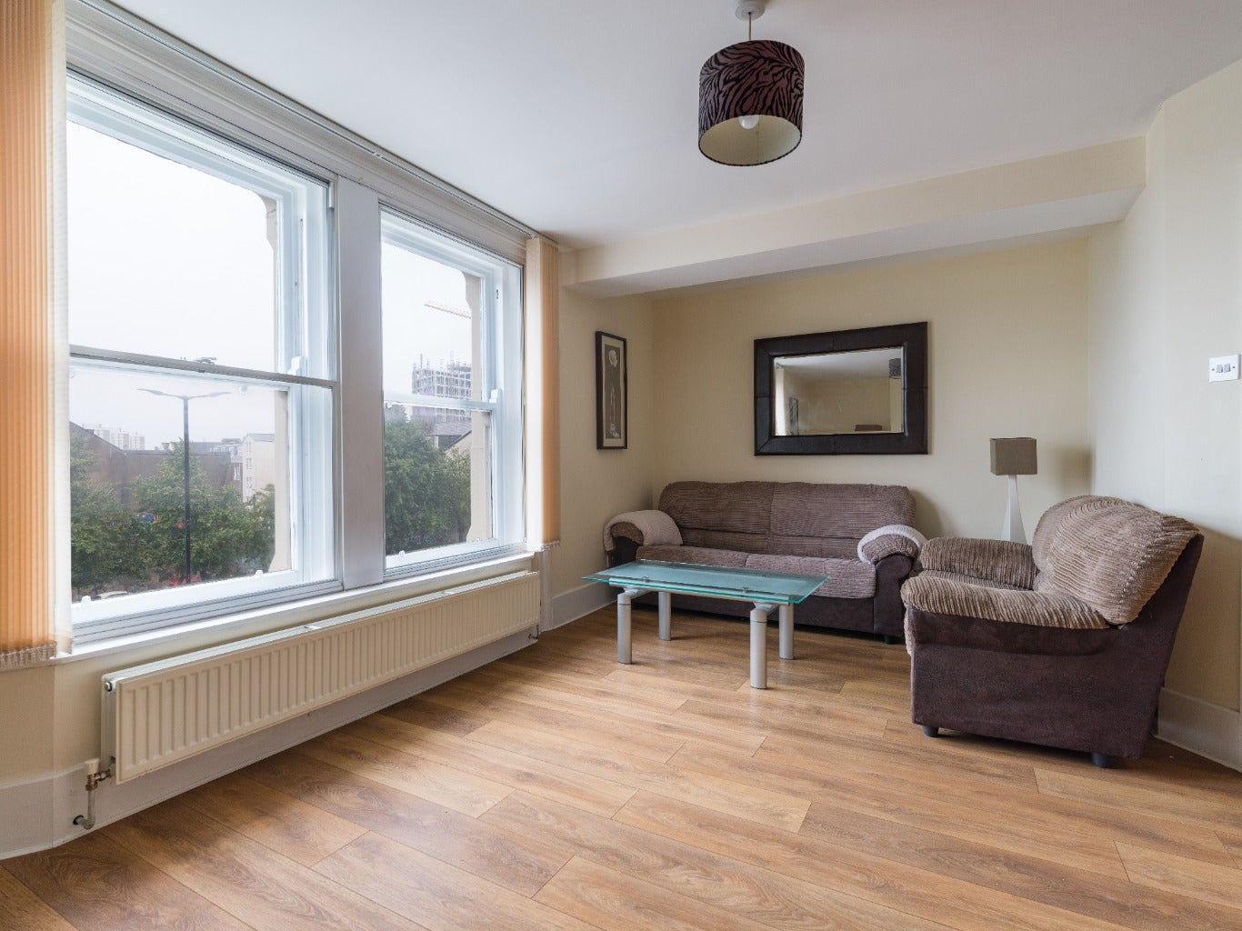 Flat Jesmond Road in Newcastle upon Tyne