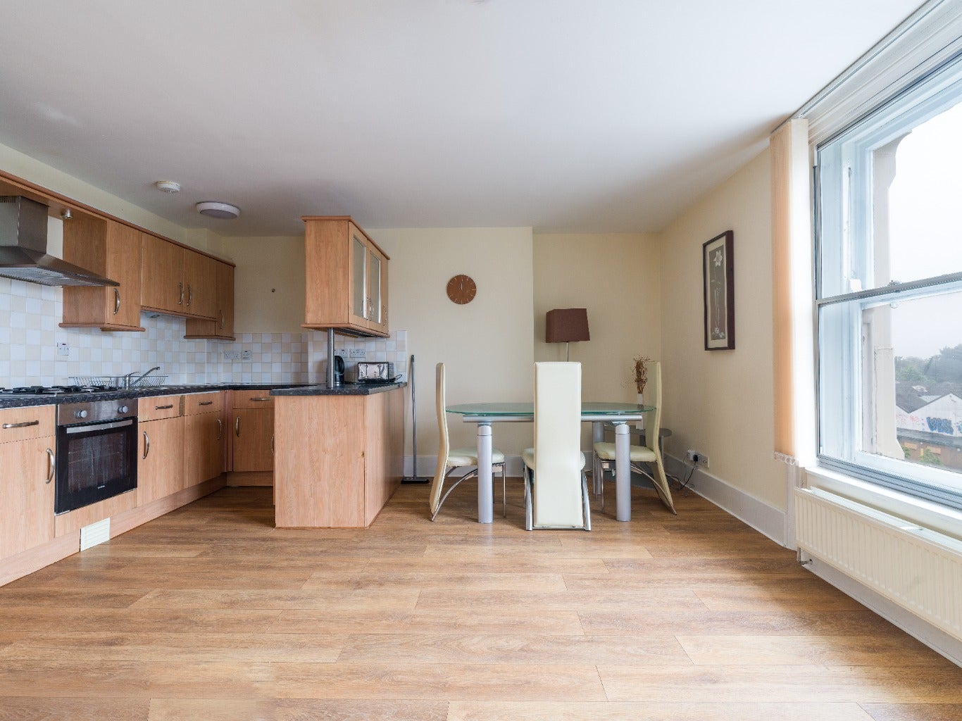Flat Jesmond Road in Newcastle upon Tyne