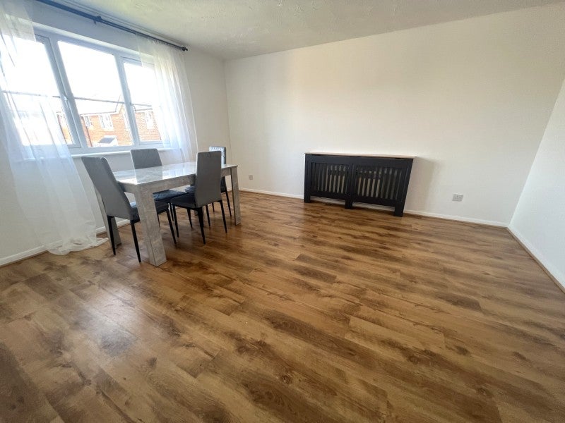 Flat Redford Close in Greater London