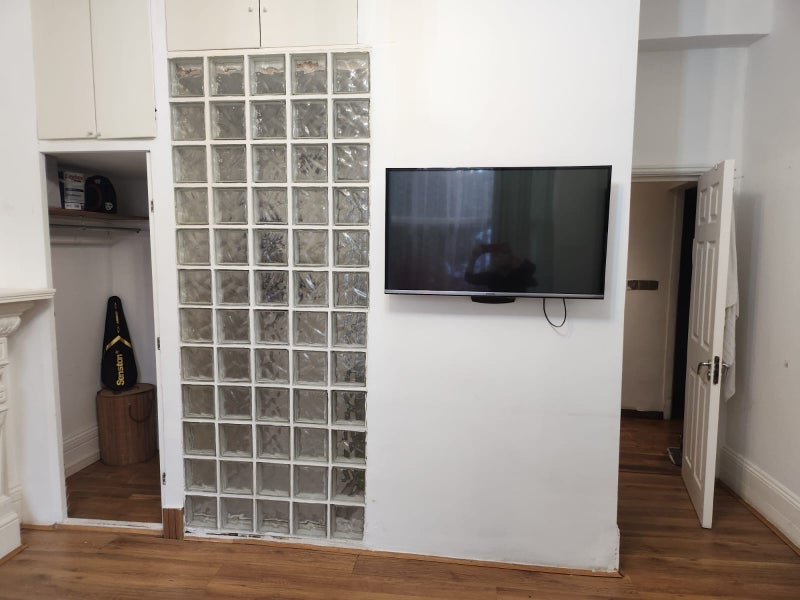 Room Eaton Rise in Greater London
